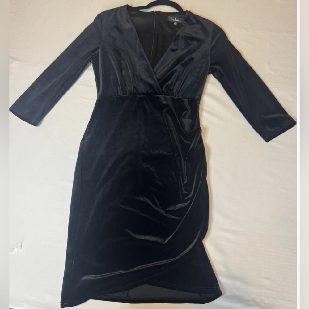 Lulu's Elegant Black Velvet Dress
